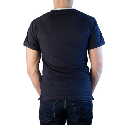 Nike Sportswear – FFF Henley Pocket T-Shirt –