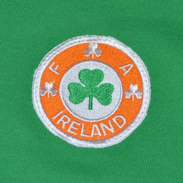 Toon details van Ierland Retro Voetbalshirt 1978 Afbeeldingen van Ierland Retro Voetbalshirt 1978