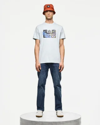 Weekend Offender – Molazza Graphic T-Shirt – Lichtblauw